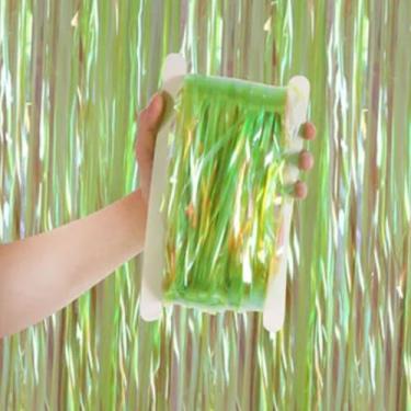 Imagem de Kit 2 Cortinas Metalizadas Neon 1x2m Fundo Decorativo para Festa, Balada, Casamento e Aniversário Brilho Intenso (VERDE)