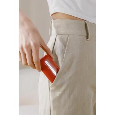 Imagem de Cortador e divisor de comprimidos com dispensador embutido, cortes precisos para pílulas, vitaminas e comprimidos, compacto e adequado para viagens, marrom caramelo