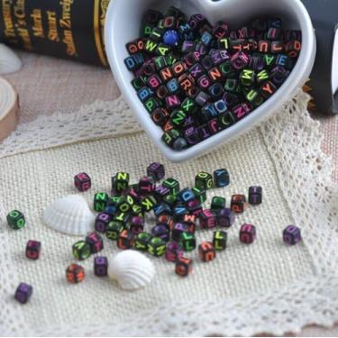 Imagem de 500 peças 6 mm contas de acrílico de cor mista do alfabeto contas espaçadoras de cubo de letra acessórios de joias para pulseira faça você mesmo, brincos, joias, artesanato