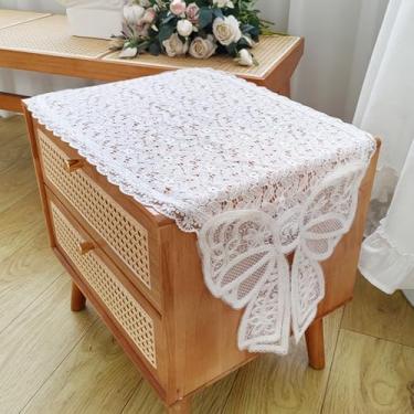 Imagem de Wuluwala Toalha de mesa de cabeceira de renda pequena estilo francês mesa de cabeceira com laço bordado floral capa de mesa lateral lavável para decoração de mesa de festa na cozinha, branca, 35,5 x