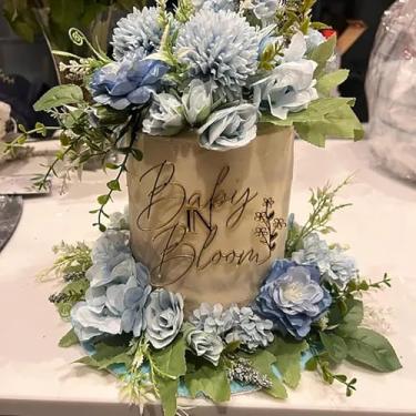 Imagem de Topo de bolo Baby in Bloom, tema de flor acrílica dourada para chá de bebê para decoração de bolo de patry revelação de gênero, decorações de festa de anúncio de gravidez