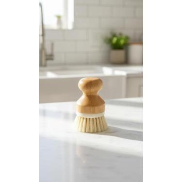Imagem de Escova de Limpeza Redonda com Cabo de Bambu - Congratulations Store