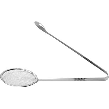 Imagem de Escumadeira Para Fritura Com Pegador, Feita Inteiramente em Aço Inoxidável. Possui Rede Para Pegar o Alimento Mais Facilmente. Resistente, Durável e Prática, Perfeita Para Uso no Dia a Dia