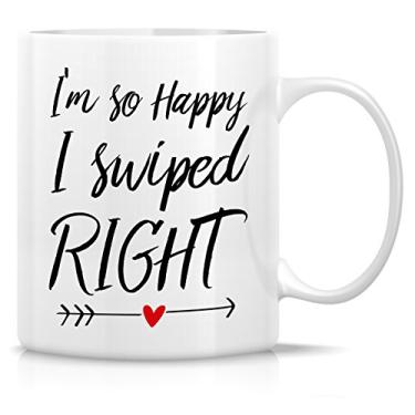 Imagem de Caneca engraçada Retreez – Canecas de café de cerâmica I'm So Happy I Swiped Right 325 ml – Canecas de café engraçadas, sarcasmo, motivacional, presentes de aniversário inspiradores para Tinder Dates, marido, esposa, namorado, namorada, amigos