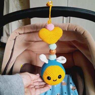 Imagem de Móbile Montessoriano de Amigurumi para Carrinho de Bebê (artesanal) (Abelha)