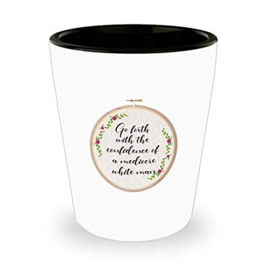 Imagem de Copo de shot Mediocre White Man – ideia de de Natal