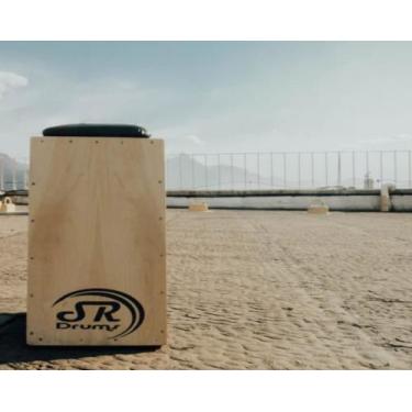 Imagem de Cajon Profissional Inclinado Acústico SR Drums, LOGO