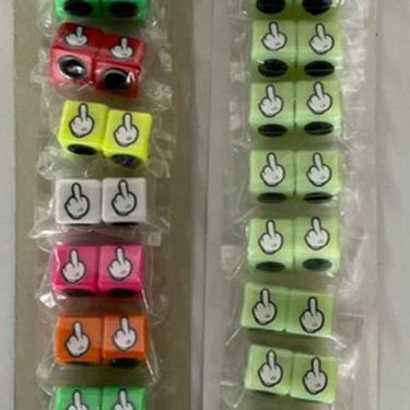 Imagem de Kit bico de válvula dedo cor neon (modelo quadrado) c/10 pares - 00000