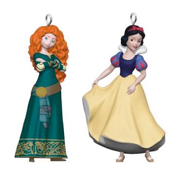 Imagem de Hallmark Keepsake Disney Princess Mini Enfeites de Natal 2024, Merida e Branca de Neve, conjunto de 2