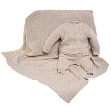 Imagem de Kit Saída Maternidade 3 Peças com Jardineira, Casaco e Manta Tricot Unissex Off White, 100% Poliéster Hipoalergênico, Manta 75x75cm, Recém-nascido (Areia, RN)