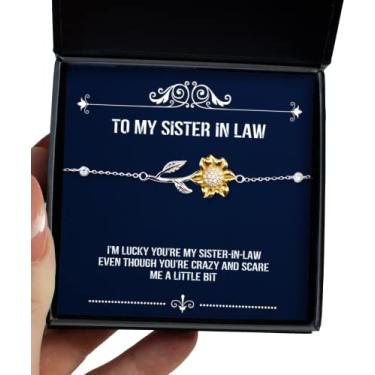 Imagem de Fun Sister in Law Gifts, I'm Lucky You're My Sister-in-Law Even Though You're Crazy, pulseira de girassol brilhante para irmã mais velha