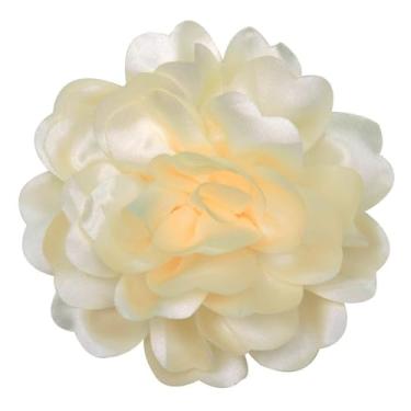 Imagem de Broche de flor feito à mão em tecido de cetim camélia para mulheres vintage elegante broche de flores grampos de cabelo para festa de casamento acessórios de vestido de dança (bege)