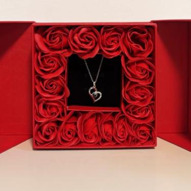 Imagem de Conjunto Romântico com Colar de Coração em Prata, Caixa de Rosas Vermelhas com Mensagem de Amor, Presente Natal