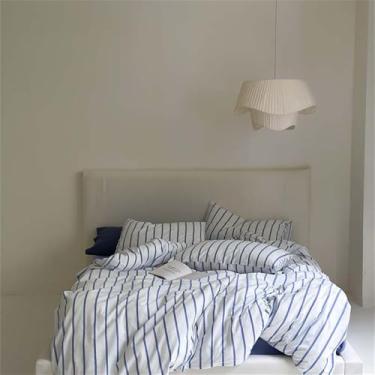 Imagem de Conjunto de cama com estampa simples de listras pretas, incluindo capa de edredom, lençol e fronha, para solteiro, casal, queen e king (4 peças).