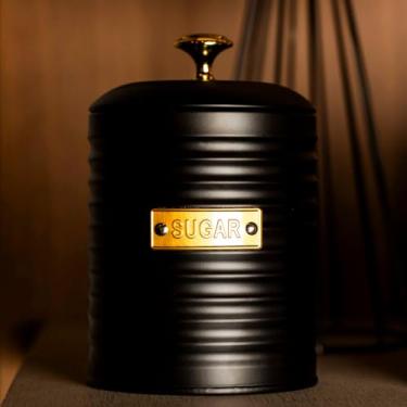 Imagem de Porta Açúcar de Metal 16x10x10cm 1lt. Friso Preto Premium c/Tampa Puxador Dourado Pote Redondo Porta Mantimentos Moderno e Elegante