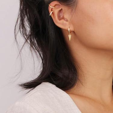 Imagem de Brincos de argola pequenos banhados a ouro 14K hipoalergênicos de zircônia cúbica com pingente de ponta para mulheres