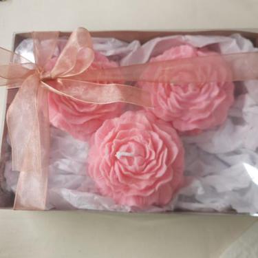 Imagem de Kit 3 Velas Flor Grandes Aromáticas Cor Rosa Caixa Presente - Likare H