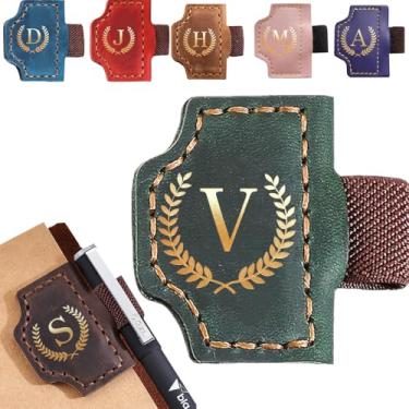 Imagem de Marcador de livro personalizado com suporte de caneta, marcador magnético de couro, 26 letras, presentes para amantes de livros, leitores, marcadores de livro de couro para homens e mulheres (verde, V