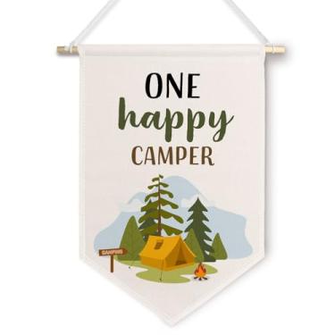 Imagem de ChissNook Banner de lona de decoração de aniversário de campista, bandeira de galhardete pendurada de primeiro aniversário para bebês meninos e meninas, decoração de parede com tema de acampamento