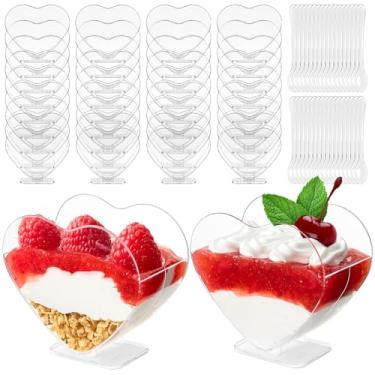 Imagem de Qeirudu Pacote com 100 mini copos de sobremesa de 76,5 g com colheres, copos de parfait transparentes em forma de coração, copos de plástico para servir de festa para aperitivos, frutas, mousse, pudim