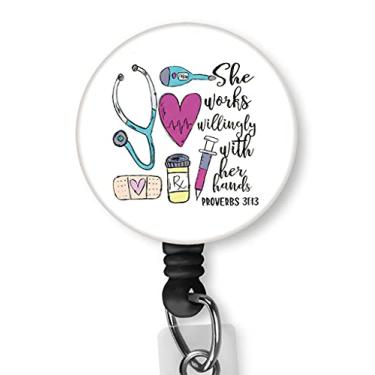 Imagem de Rkvre She Works Willingly with Her Hands Nurse Badge Clip Holder Card Holder Nurse Badge Reel Retrátil ID Name Carretéis jacaré Clip Nylon Cordão Médico Cordão