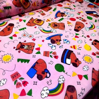 Imagem de TNT Estampado Capivara Fundo Rosa 2.00m X 1,40m