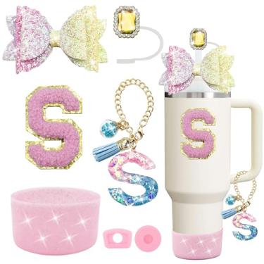 Imagem de Conjunto de acessórios de copo Stanley rosa 7 peças, decorações de iniciais para Stanley Cup 850.5 g 1,134 g, inclui cobertura de canudo de joia, tampa à prova de derramamento, pingente de alça, bota