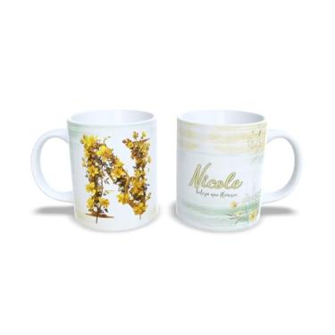Imagem de Caneca de Cerâmica Branca 325ml com Alfabeto Floral, Nome Personalizado Alice, Letra Inicial com Flores Amarelas (n)