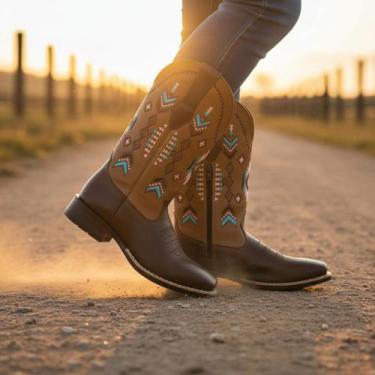 Imagem de Bota Texana Feminina Inteira Em Couro Legítimo Cacau Cano Bordado Trib