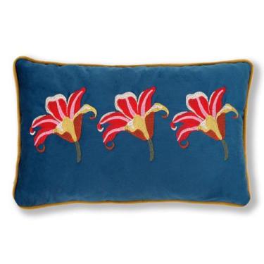 Imagem de Capa de Almofada Bordada Lírios Azul - Westwing, Azul
