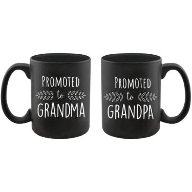 Imagem de Canecas de café pretas com anúncio de gravidez para avós – Caneca Grandma To Be & Grandpa to Be 325 ml – Ótima ideia de revelação de gravidez para o anúncio do seu bebê – Conjunto de canecas – Promovido para avó e avô