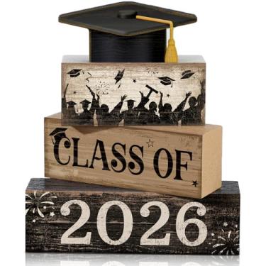 Imagem de CroBlissful 4 peças de decorações de mesa de formatura para idosos 2026, decoração de bandeja em camadas, classe de 2026, placa central de bloco de madeira, casa de fazenda, presentes para prateleira