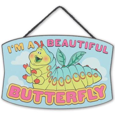 Imagem de Disney Pixar A Bug's Life I'm a Beautiful Butterfly Decoração de parede de madeira pendurada - Placa Heimlich divertida para quarto ou sala de jogos
