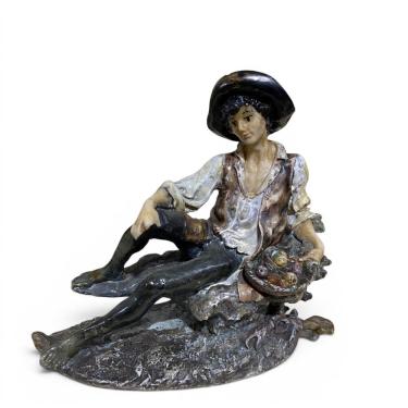 Imagem de Escultura Decorativa em Porcelana Homem Comerciante 30x16x9cm