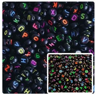 Imagem de Kit Micanga 400 Letras Vogais + 400 Letras Sortidas do Alfabeto Missanga Colar Pulseira Infantil (Preto e Colorida)