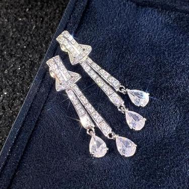 Imagem de Brinco de gota de zircônia sintética em forma de água incrustado de luxo para mulheres, uso diário, casamento, joias, presente, One Size, Cobre, Zircônia cúbica