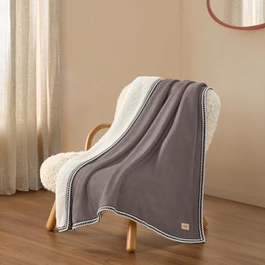 Imagem de UGG Kirkwood Cobertor acolchoado – Ultramacio, 127 x 178 cm, lavável na máquina com borda trançada, detalhe aconchegante perfeito para decoração de quarto ou sala de estar (carvão)