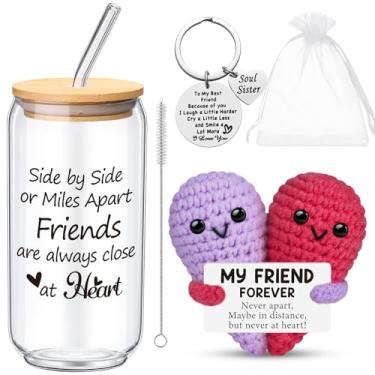 Imagem de LemonRoad Pacote com 4, presente de amizade de Natal para melhor amiga, copo de vidro de 473 ml com tampa, pincel de palha, chaveiro de crochê de coração e amizade com bolsa de organza presente de