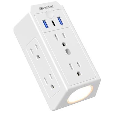 Imagem de Extensor de tomada de parede com luz noturna, tiras de alimentação HITRENDS com protetor de surto, 2 portas USB-A + 1 porta USB-C, 6 extensores de saída, design amplo de 3 lados para viagens de