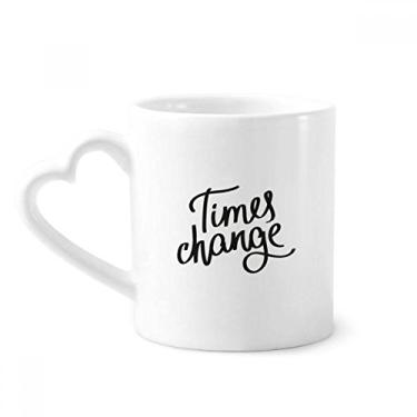 Imagem de Caneca de café cerâmica com citação Times Change copo de coração de vidro