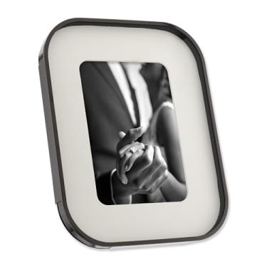 Imagem de Lawrence Frames Porta-retrato de metal preto fumê - Design Silho - Tapete branco 12 x 12 cm