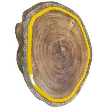 Imagem de Tábua de Carne Artesanal em Madeira Maciça com Resina Epóxi Amarela – Peça Única