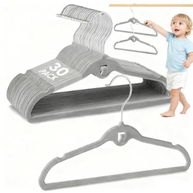 Imagem de Cabides de veludo para bebês, pacote com 30, cabides de feltro antiderrapantes STOPKLAS com gancho giratório de 360°, pequenos cabides com economia de espaço, cabides de armário de berçário para bebês