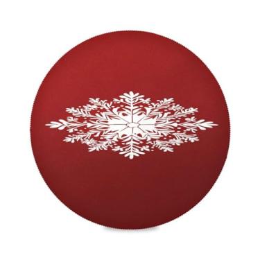 Imagem de STAYTOP Jogo americano de Natal branco floco de neve fundo vermelho redondo 6 peças, tapetes de mesa antiderrapantes fáceis de limpar para decoração de mesa de festa de churrasco em casa cozinha