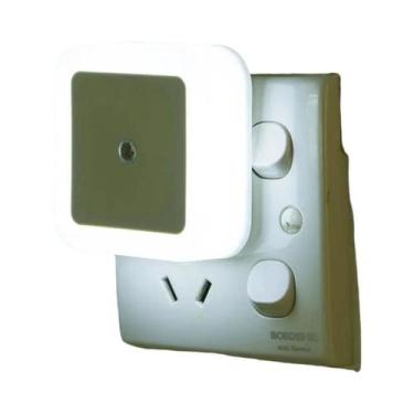 Imagem de Luz Noturna LED Com Sensor De Luz Do Dia Ao Ano, Conecta-se À Tomada P