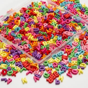 Imagem de Luyoaozy 400 peças de contas de letras grandes pingentes de plástico coloridos 9 x 12 mm grande A-Z contas de plástico em forma de alfabeto misto para fazer joias, pulseiras, colares, chaveiros