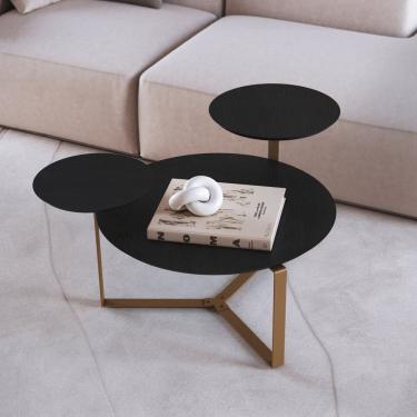 Imagem de Mesa de Centro Três Tampos Chanfrado Orgânica Pé Metal Complementos Nero/Dourado