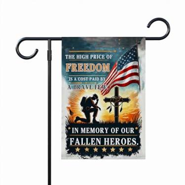 Imagem de The High Price Of Freedom Is A Cost Paid By A Brave Few Garden Flag - Hero Memorial Day Decoration Vertical - Ideias de decoração ao ar livre e terraços de jardim - Banner de quintal ao ar livre 30 x