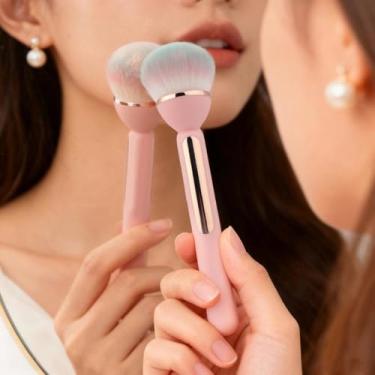 Imagem de 1 pincel rosa para blush e pó, um pincel de maquiagem portátil com cabo ergonômico, adequado para criar vários looks de maquiagem.