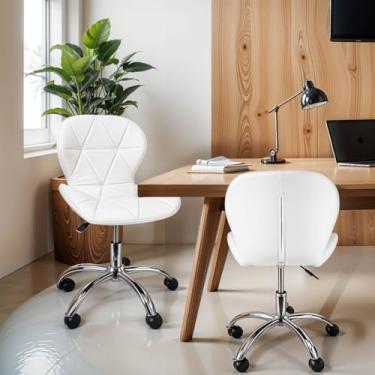 Imagem de Cadeira Office Giratória Estofada em Couro PU com Ajuste de Altura Base Cromada (Branco)